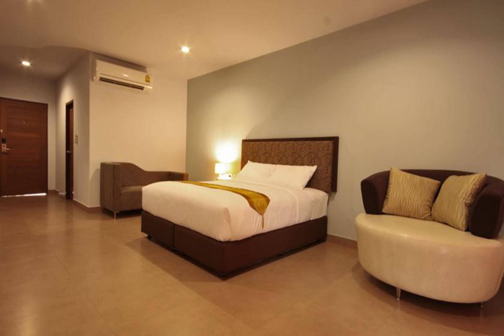 Paragon Suites Resort جومتين بيتش المظهر الخارجي الصورة